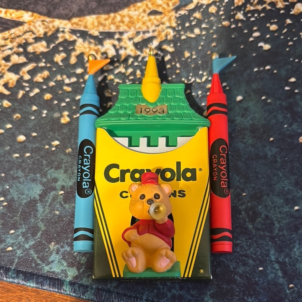 Hallmark Keepsake Ornament - Crayola Bright Shining Castle - Picture 4 of 5